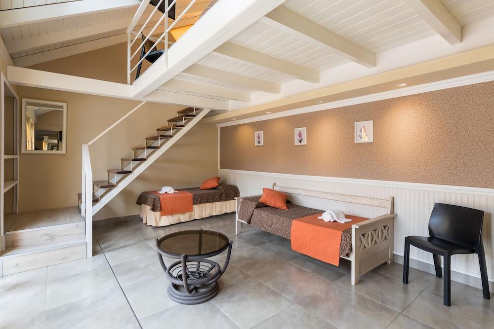 Club House Hotel Вила Карлос Пас Екстериор снимка
